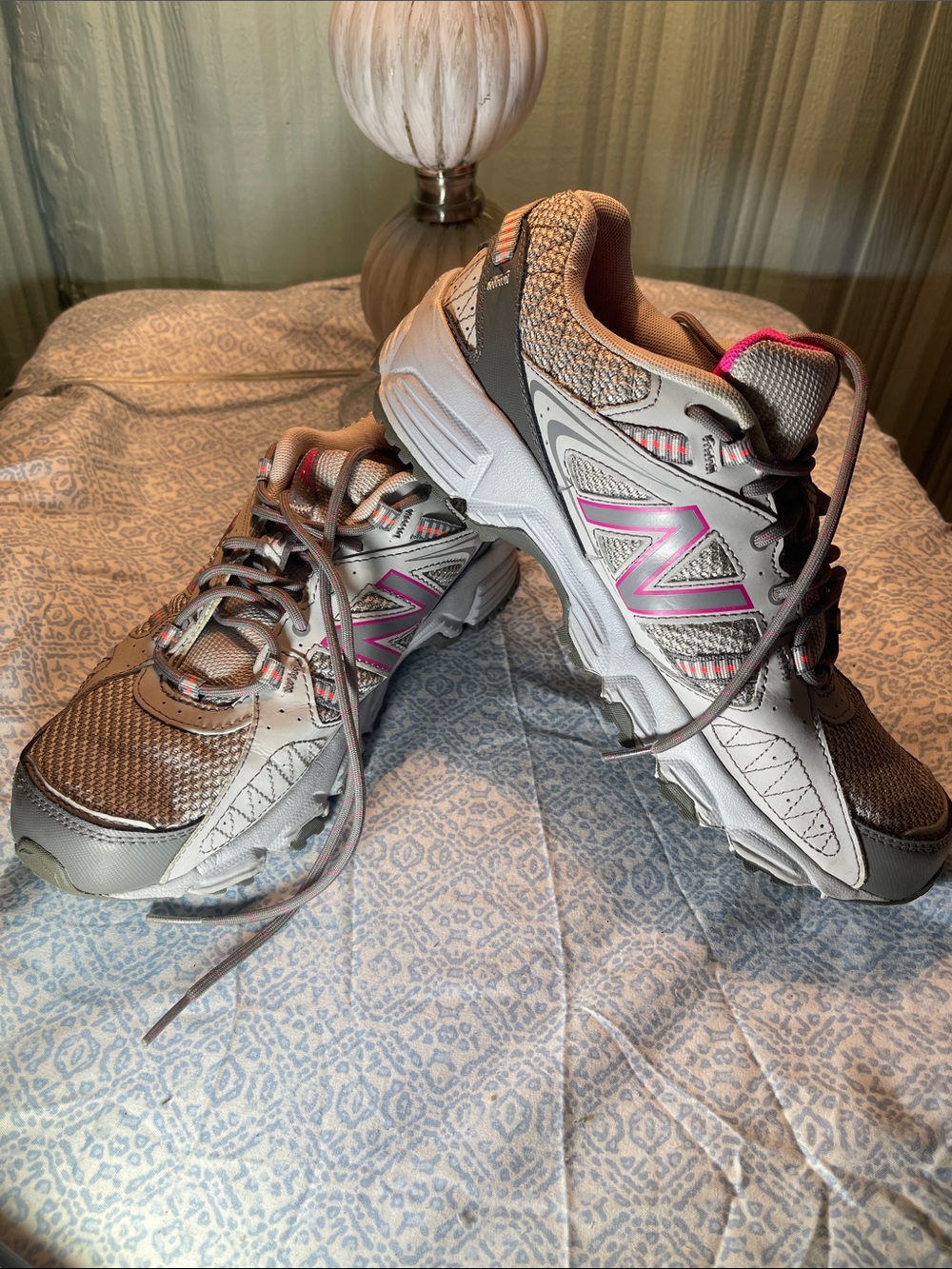 New Balance 412 Women's Gray and Pink Athletic Sneakers EUC size 10